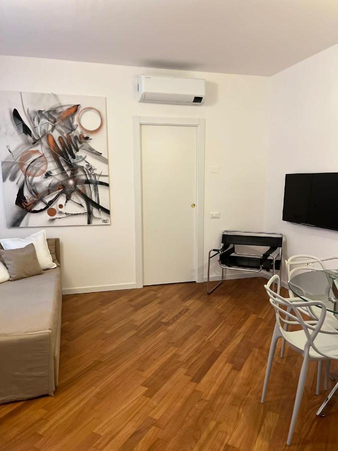 Casa Vercelli Delizioso Bilocale Moderno Nella Vecchia Milano Eksteriør billede